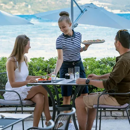 Maistra Select Srebreno * Mlini