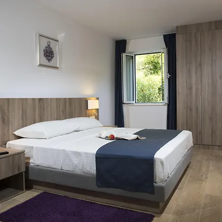 Maistra Select Srebreno ムリニ